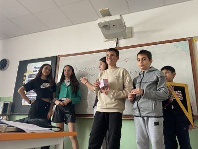 В последните дни на м. май и началото на м. юни в 17 СУ „Дамян Груев“ се проведоха финалните  представителни изяви на сформираните за изминаващата учебна година групи за  Занимания по интереси. 7