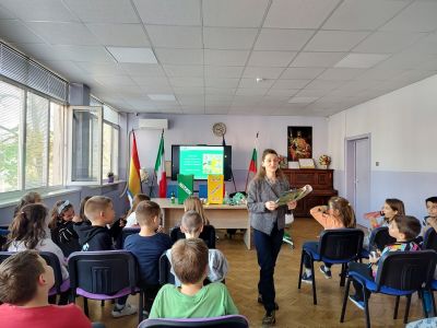 „Екобулпак“ на гости в училище с беседа за разделното събиране 2