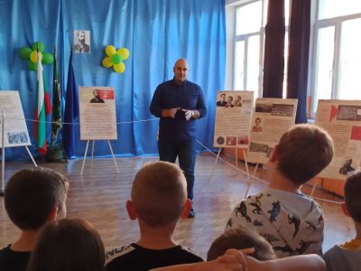 Изложба Даме Груев - 17 СУ Дамян Груев - София
